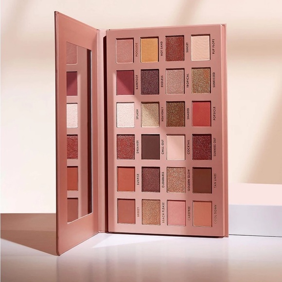Ciaté London Brazilian Glow Eyeshadow Palette 24-Pan - Picture 6 of 16